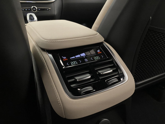 Volvo XC90 T8 AWD RECHARGE DARK PLUS 7m