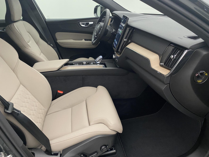 Volvo XC60 B5 AWD AUT DARK PLUS