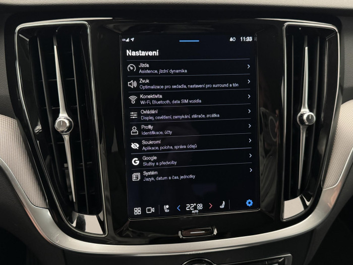 Volvo V60 B4 PLUS DARK 1.maj