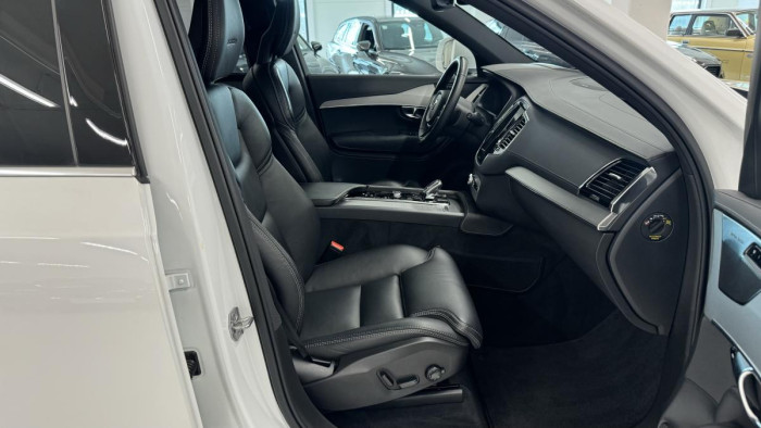 Volvo XC90 B5 AWD INSCRIPTION REZERVACE