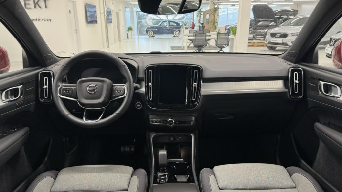 Volvo XC40 B4 AWD PLUS BRIGHT REZERVACE