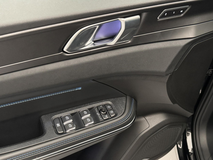 Lynk & Co 01 PHEV DCT AUT 1.maj