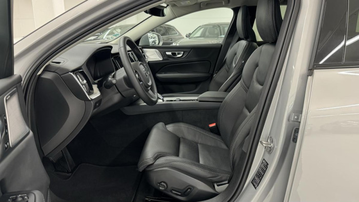 Volvo V60 CROSS COUNTRY B4 AWD REZERVACE