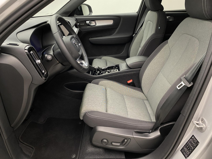 Volvo XC40 B4 DARK PLUS AUT CZ