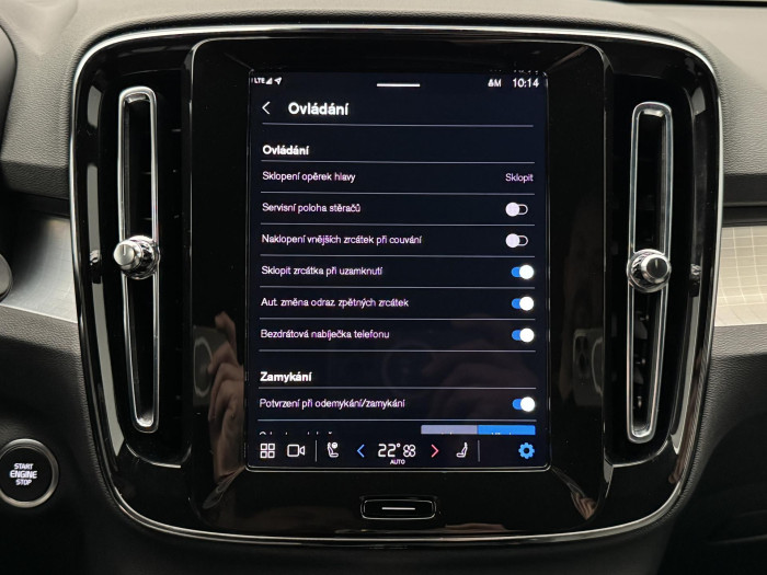 Volvo XC40 B3 PLUS DARK AUT CZ 1.maj