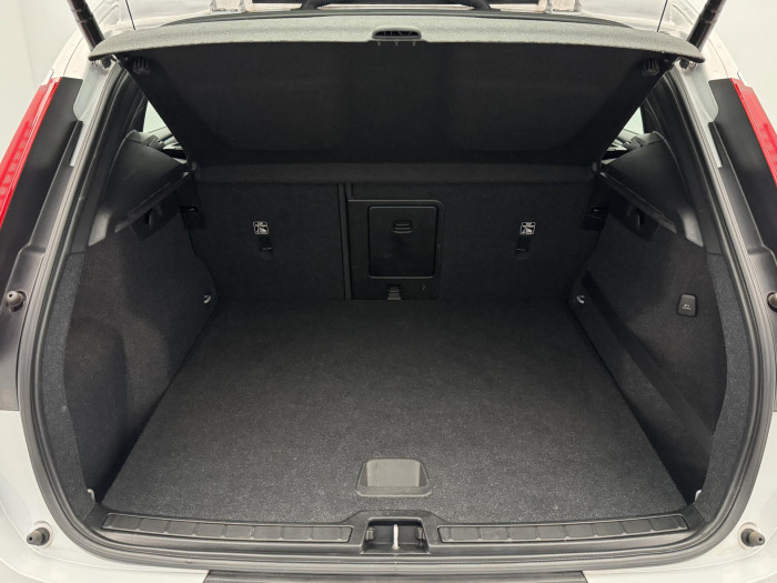 Volvo XC40 B3 MOMENTUM PRO REZERVACE 2.0 Momentum