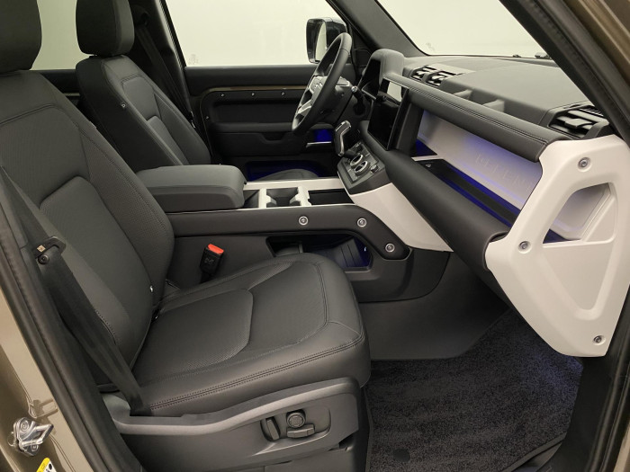 Land Rover Defender 110 D250 X-DYNAMIC SE AWD AUT 3.0 d Dynamic SE