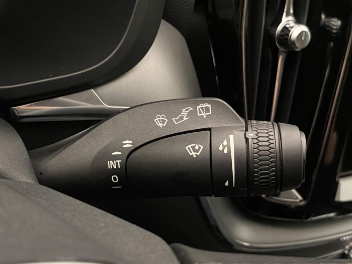 Volvo XC60 B4 MOMENTUM AUT REZERVACE 2.0 Momentum