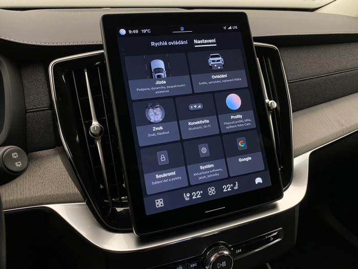 Volvo XC90 B5 AWD PLUS BRIGHT CZ 1.maj 7M