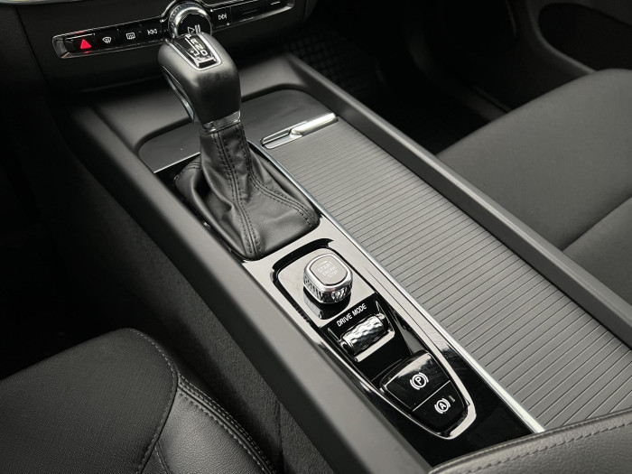 Volvo XC60 T5 AWD MOMENTUM PRO AUT CZ 2.0 Momentum