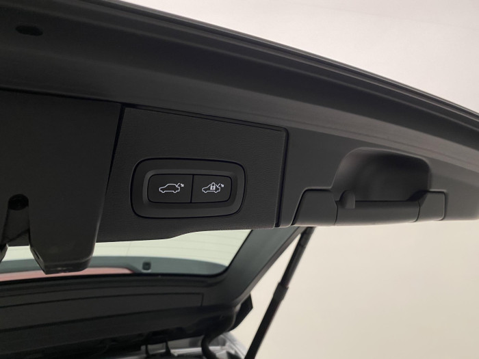 Volvo XC60 B4 AWD MOMENTUM AUT 2.0 Momentum