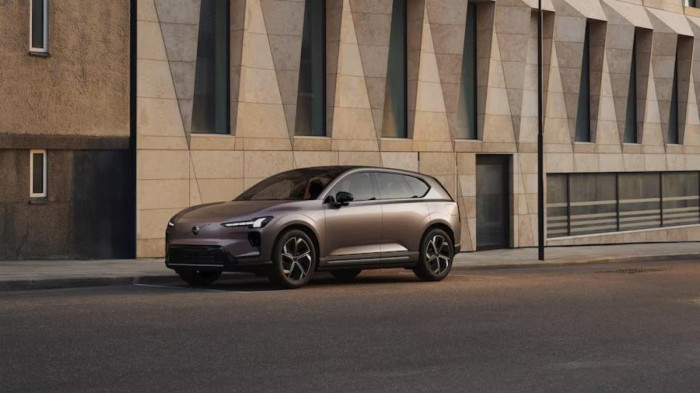 Volvo EX60 PURE ELECTRIC PLUS P10 AWD