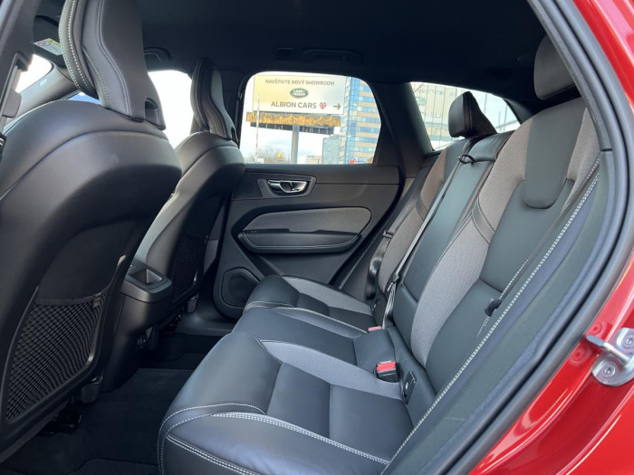 Volvo XC60 B4 AWD R-DESIGN Aut 1.maj.