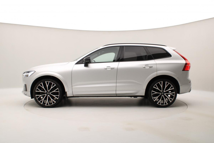 Volvo XC60 B4 AWD R-DESIGN AUT REZERVACE