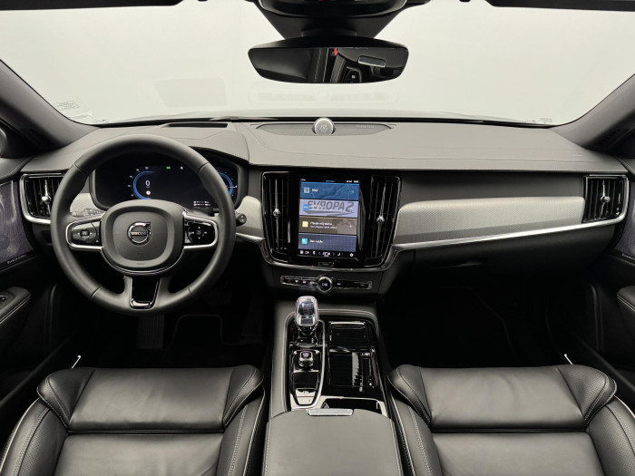 Volvo V90 T8 AWD RECHARGE REZERVACE