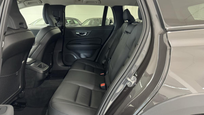 Volvo V60 CROSS COUNTRY B4 AWD REZERVACE