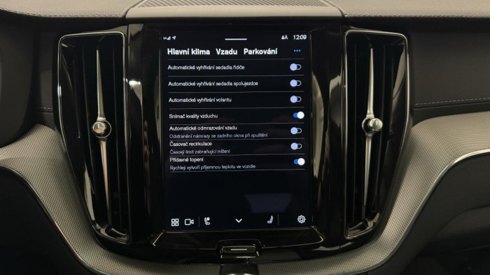 Volvo XC60 B4 AWD ULTIMATE REZERVACE