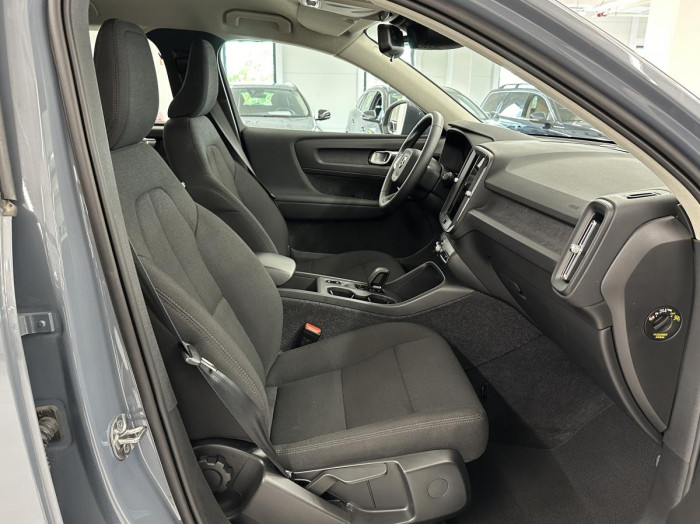 Volvo XC40 T2 CORE AUT REZERVACE