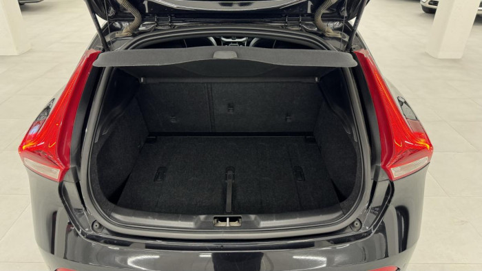 Volvo V40 D2 INSCRIPTION REZERVACE 2.0 d