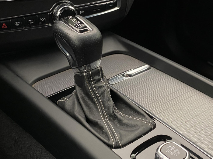 Volvo XC60 D4 AWD R-DESIGN AUT CZ 2.0 d