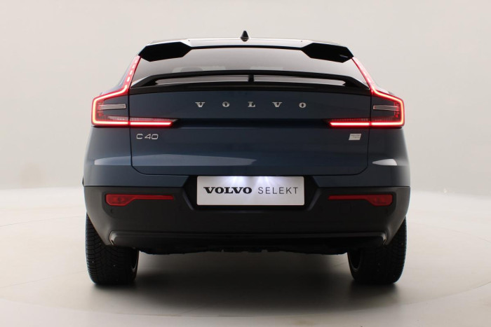 Volvo C40 RECHARGE TWIN AWD REZERVACE