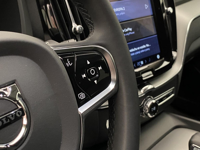 Volvo XC60 B4 AWD PLUS DARK AUT REZERVACE