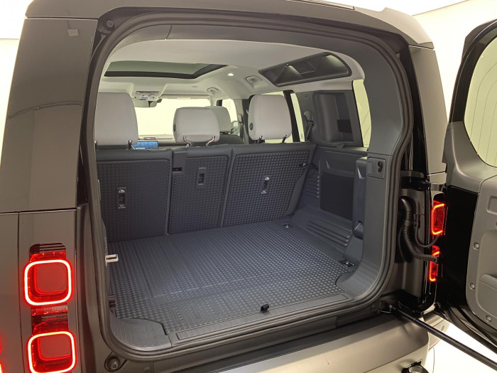 Land Rover Defender 110 D250X-DYNAMIC SE REZERVACE 3.0 d Dynamic SE