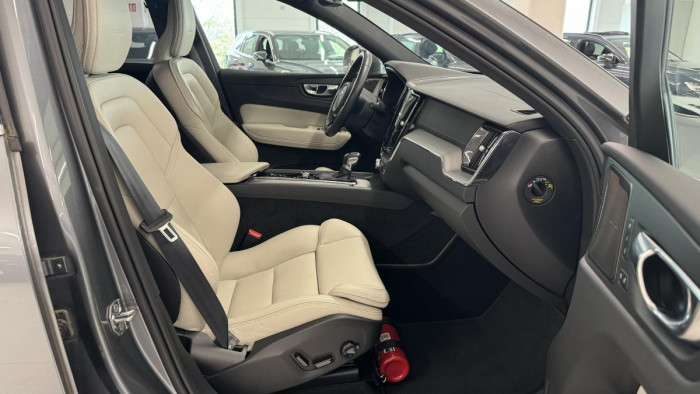 Volvo XC60 D4 INSCRIPTION AUT REZERVACE 2.0 d