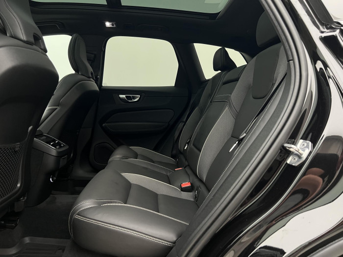Volvo XC60 T6 AWD R-DESIGN AUT REZERVACE