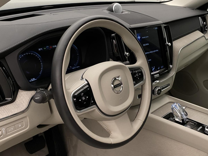 Volvo XC60 T8 AWD INSCRIPTION REZERVACE