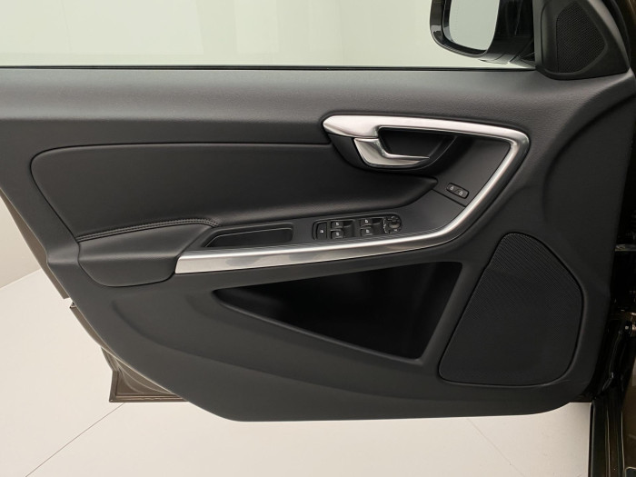Volvo V60 CC D4 AWD SUMMUM AUT 2.4 d CC CC Summum