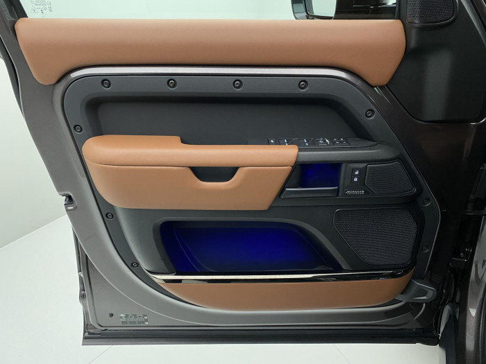 Land Rover Defender P635 OCTA AWD AUT