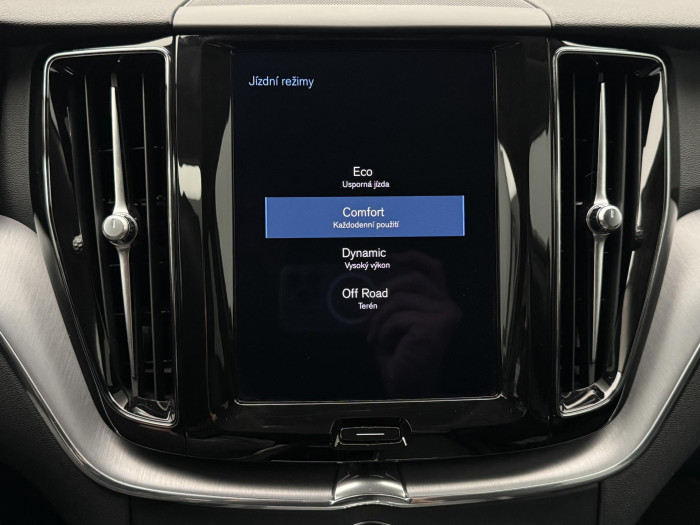 Volvo XC60 B4 MOMENTUM PRO AUT CZ 2.0 Momentum