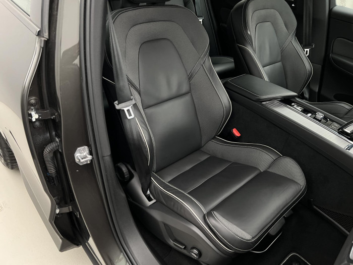 Volvo XC60 B5 AWD R-DESIGN AUT