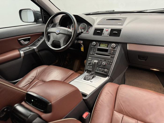 Volvo XC90 D5 AWD SUMMUM AUT 7M CZ 2.4 d Summum