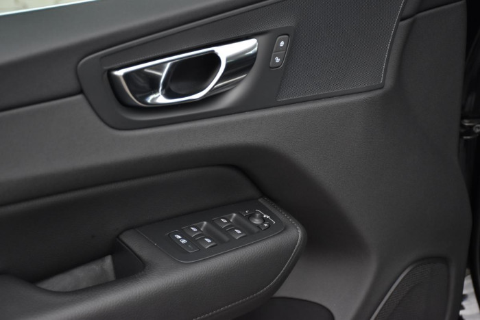 Volvo XC60 B5 AWD MOMENTUM AUT REZERVACE 2.0 Momentum