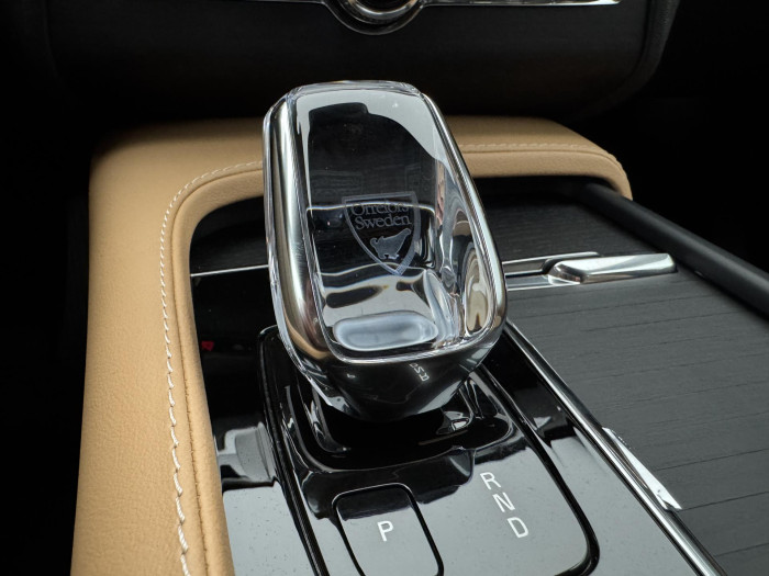 Volvo XC90 T8 AWD RECHARGE REZERVACE