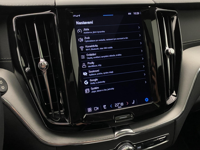 Volvo XC60 B5 AWD R-DESIGN AUT