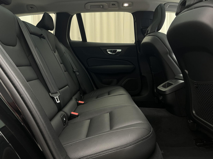 Volvo V60 B4 PLUS DARK AUT 1.maj.