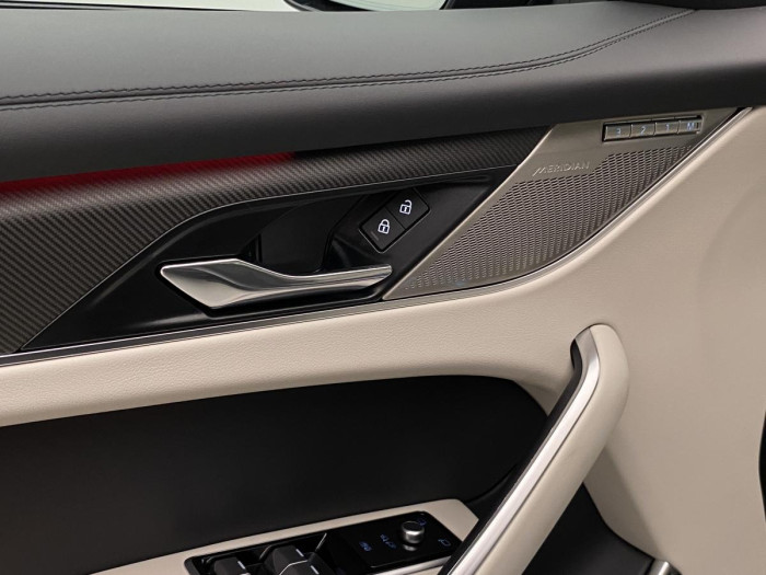 Jaguar F-Pace SVR 5.0 AWD AUT REZERVACE