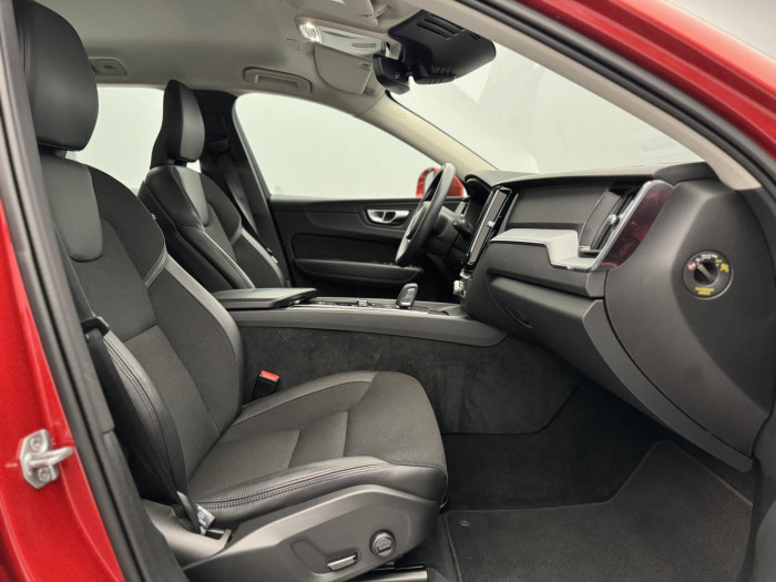 Volvo XC60 B4 AWD MOMENTUM PRO CZ 1.maj 2.0 Momentum