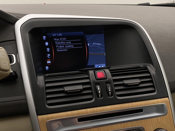 Volvo XC60 D5 AWD SUMMUM AUT CZ 2.4 d Summum