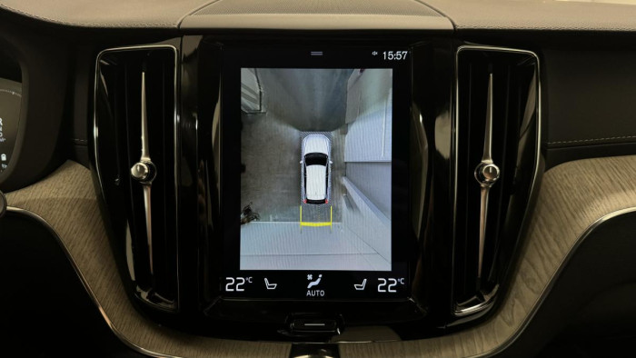Volvo XC60 B5 AWD INSCRIPTION REZERVACE