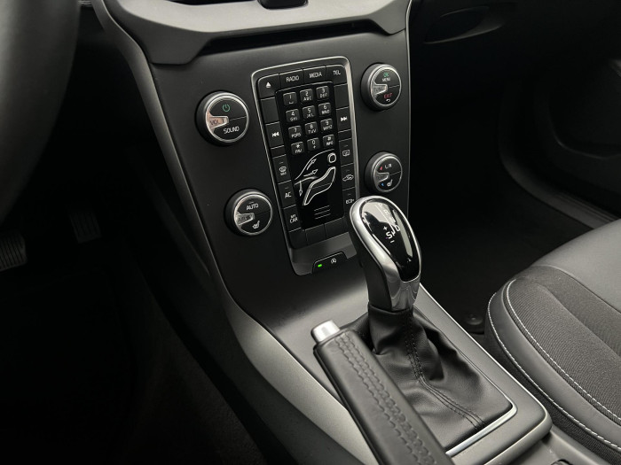 Volvo V40 T2 MOMENTUM AUT CZ 1.5 Momentum