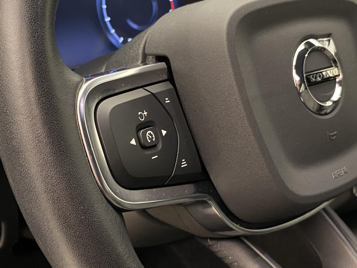 Volvo XC40 B4 AWD MOMENTUM AUT CZ 2.0 Momentum