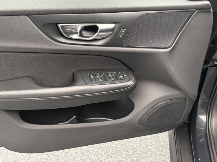 Volvo V60 CC D4 AWD MOMENTUM CZ 1.maj 2.0 d CC CC Momentum