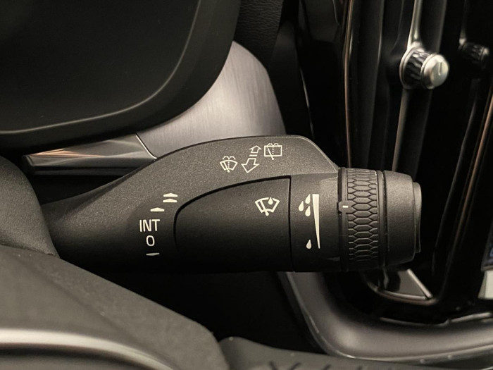 Volvo XC60 D4 MOMENTUM PRO AUT REZERVACE 2.0 d Momentum