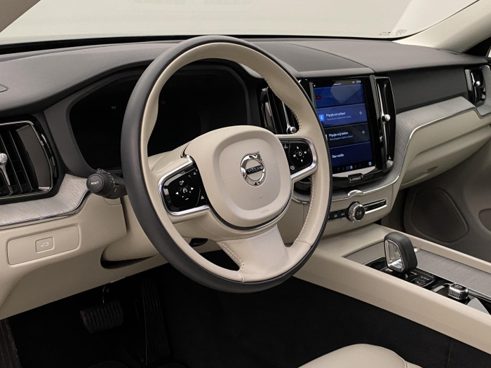 Volvo XC60 B4 AWD CORE AUT CZ 1.maj