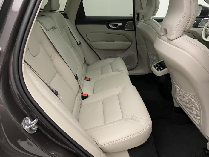 Volvo XC60 B5 AWD ULTIMATE AUT CZ 1.maj.