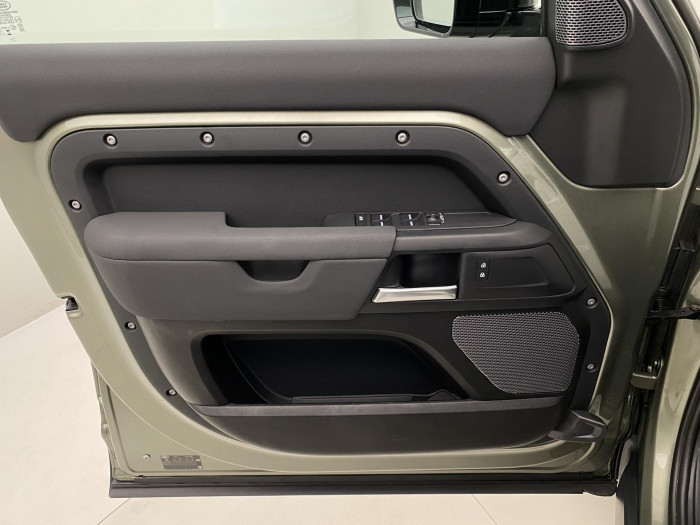 Land Rover Defender 110 D250 S AWD AUT CZ 7míst 3.0 d